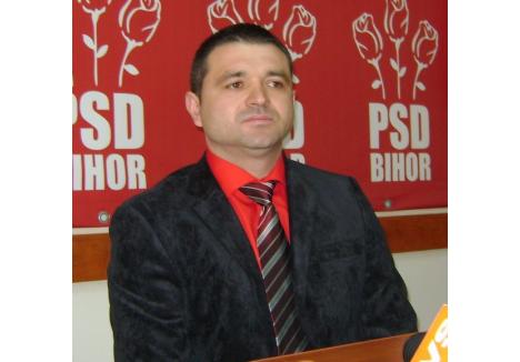 Fost PSD-ist şi apropiat al deputatului Sorin Roman, primarul Dumitru Bărnău (foto) s-a transformat în duşmanul parlamentarului şi apropiaţilor acestuia, după ce a trecut la PDL